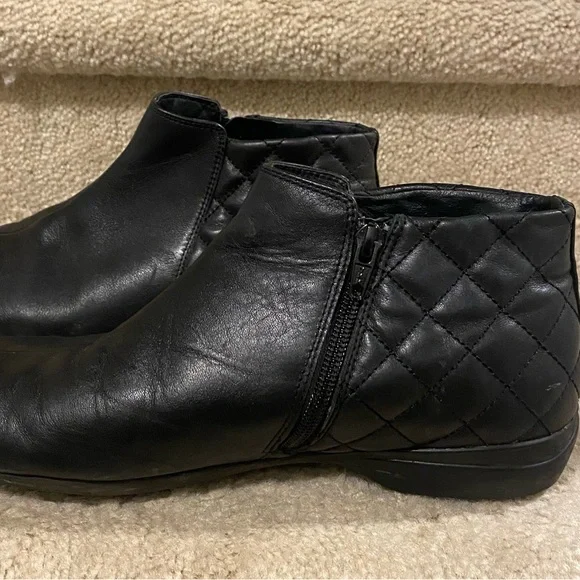 Abeo Black Quilted Ankle Booties - Picture 2 of 5